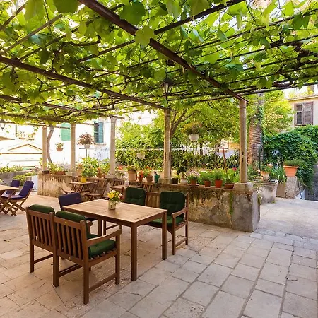 Πανσιόν Green Garden