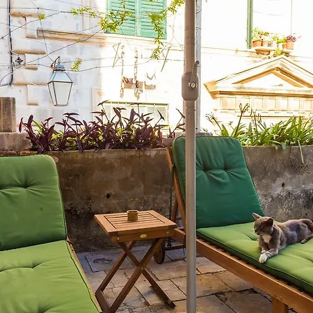 Πανσιόν Green Garden 3*