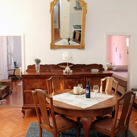 Gostinjska kuća Green Garden 3*
