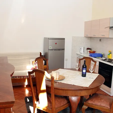Gostinjska kuća Green Garden 3*